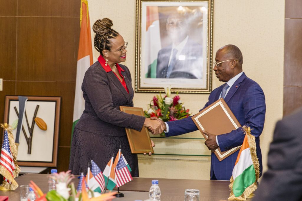 Les États-Unis et la Côte d'Ivoire signent un mémorandum d'entente pour contrer la manipulation de l'information par des États étrangers