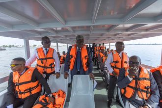 Le Premier Ministre ivoirien Robert Beugré Mambé s'engage à lutter contre la pollution de la lagune d'Abidjan