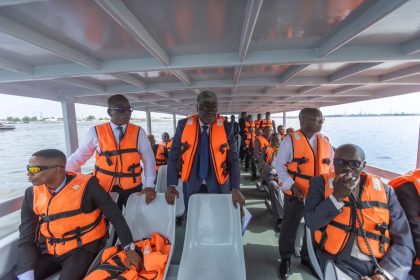 Le Premier Ministre ivoirien Robert Beugré Mambé s'engage à lutter contre la pollution de la lagune d'Abidjan