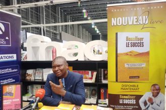 SILA 2024 : l’écrivain Abdoul Karim Bandé draine la foule avec son ouvrage "Banaliser le succès"