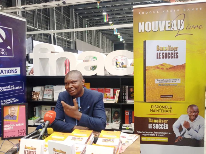 SILA 2024 : l’écrivain Abdoul Karim Bandé draine la foule avec son ouvrage "Banaliser le succès"