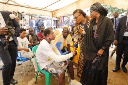 Solidarité : le Gouvernement apporte sa compassion à 196 familles victimes d’incendies à Abobo