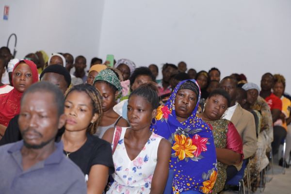 Solidarité : le Gouvernement apporte sa compassion à 196 familles victimes d’incendies à Abobo