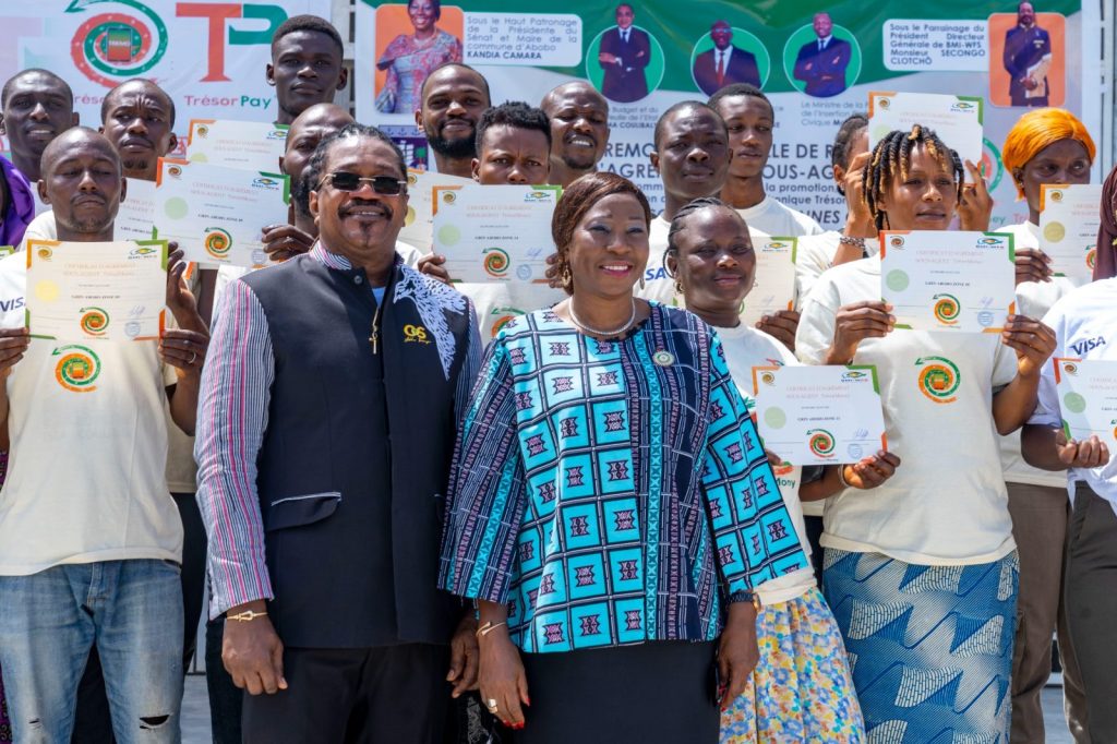 Le PDG de Bmi-Wfs, Secongo Clotchor et Kandia Camara, maire d'Abobo