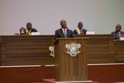 Alassane Ouattara devant le parlement