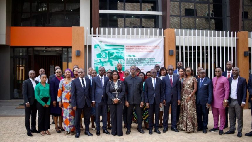Photo de famille à l'ouverture de cet atelier