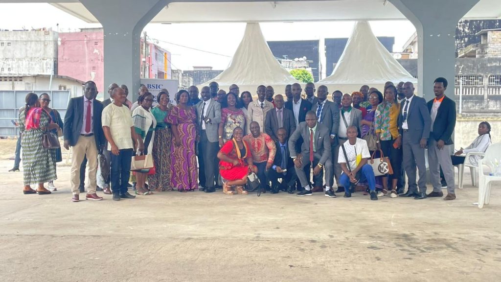 Photo de famille des membres de L'UNACOP-CI