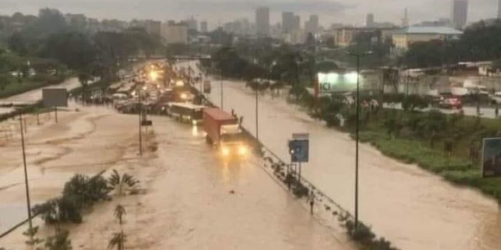Des rues inondées par les fortes pluies
