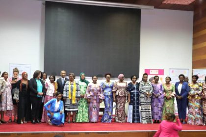 Les femmes réunies pour le colloque