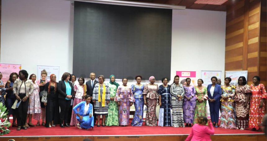 Les femmes réunies pour le colloque