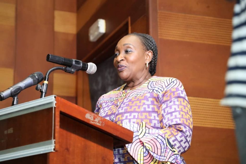 : Dr Raymonde Goudou, ministre gouverneure des Lacs et représentante de Kandia Kamissoko Camara, présidente du Sénat et présidente de l'événement
