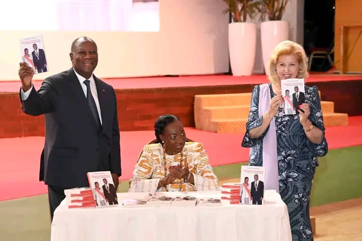 Le couple présidentielle lors de la présentation de l'œuvre