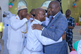 Le Conseiller économique et social, Ali Badarah Konaté et les fidèles de l'Église Chérubin et Séraphin de la Joie (Oke-Ayo) Agbala-Eri Alajoke
