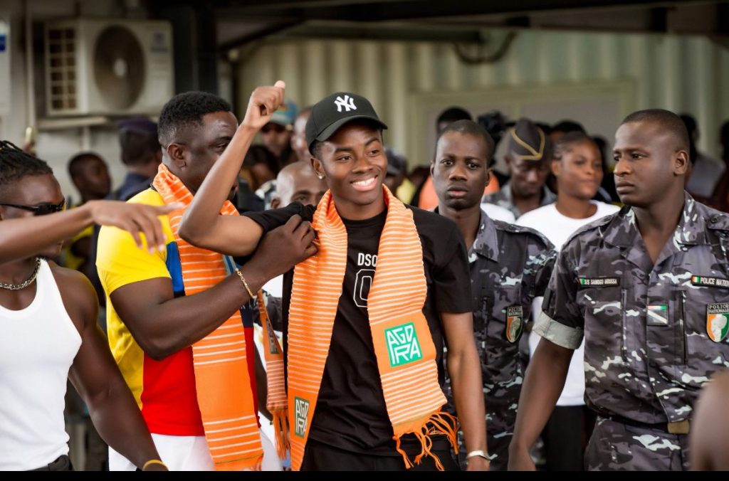 Le Champion d'Afrique Simon Adingra