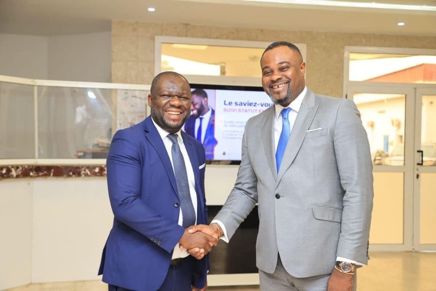 Le DG de l’imprimerie Nationale du Congo (droite) et Mr Abissa Théophile DGA groupe SNEDAI