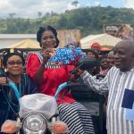 Dr Albert Flindé et les femmes du District Autonome des Montagnes