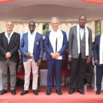 Photo de famille à la cérémonie de pose de la première pierre