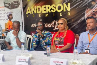 L'artiste Anderson 1er intervenant lors de la conférence de presse