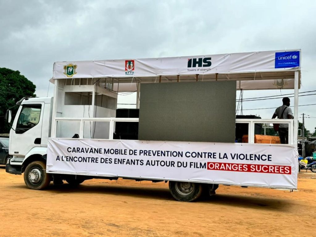Le camion podium pour l'animation de l'activité