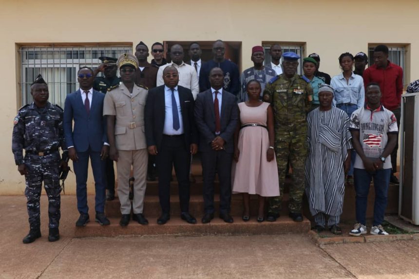 Les responsables de la mission et quelques personnes de Korhogo