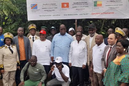 Photo de famille avec les personnalités