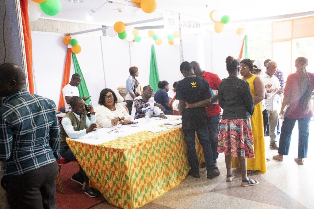 Plusieurs visiteurs ont pris d'assaut les stands