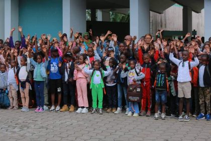 Les enfants avant leur départ pour la Cité du Poro