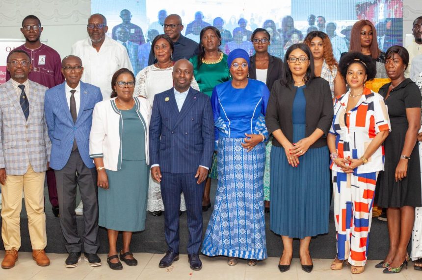 Photo de famille des officiels