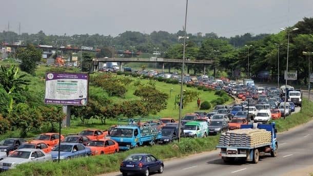 Des véhicules à Abidjan