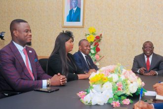 Bacongo et Siriki Sangaré en discussion