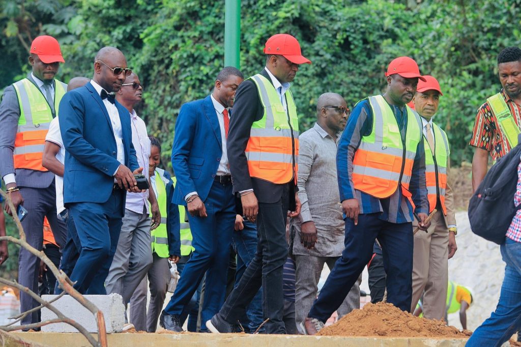 Siriki Sangaré et Yamoussa Coulibaly en visite sur le chantier de la baie du Banco
