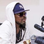 Petit Denis lors d'une émission radio