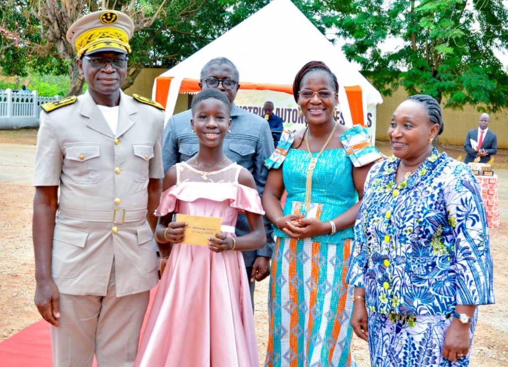 Ces prix encouragent l'excellence en milieu scolaire