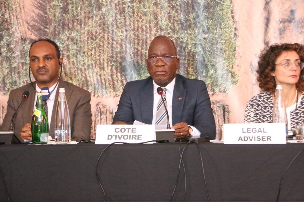Le ministre Assahoré Konan Jacques (milieu)