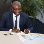 Dr Jean-Jacques Konadjé lors de la dédicaces de l'un de ses œuvre