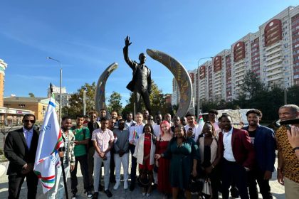 La jeunesse africaine devant la statut de Nelson mandela