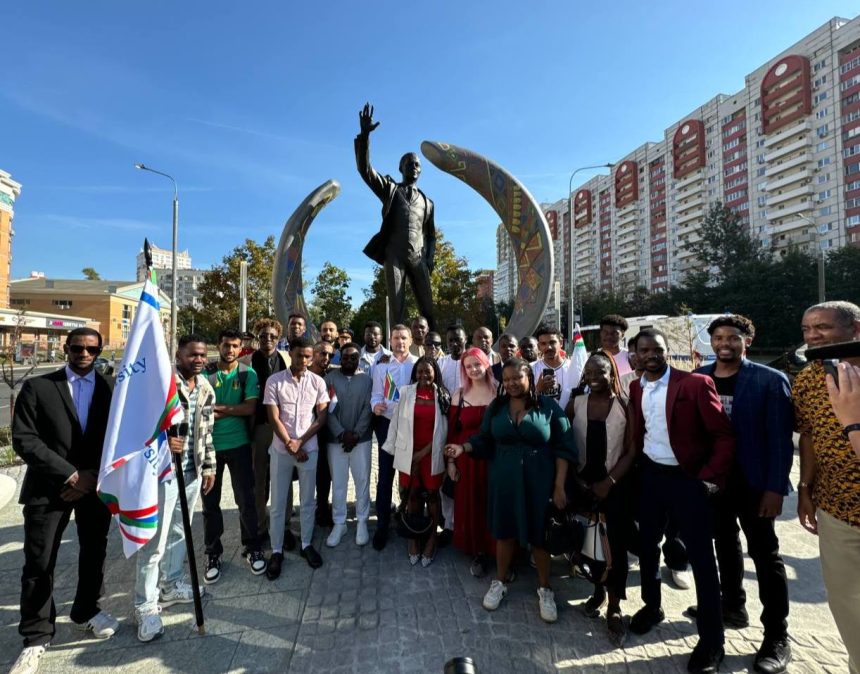 La jeunesse africaine devant la statut de Nelson mandela