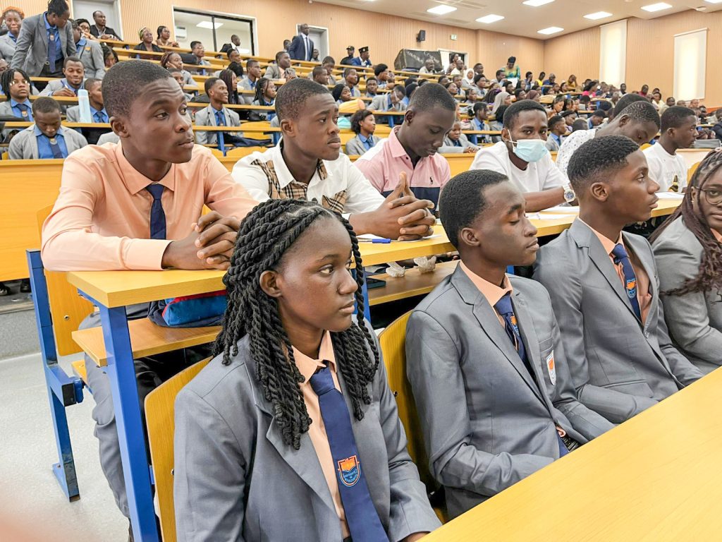 Les étudiants invités à être studieux et assidus