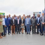 Photo de famille des officiels et des participants