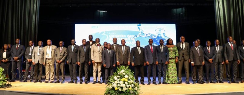Photo de famille à l'ouverture du 3e Congrès