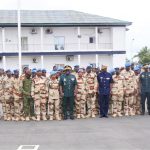 Photo de famille avec l'ensemble des personnes présentes