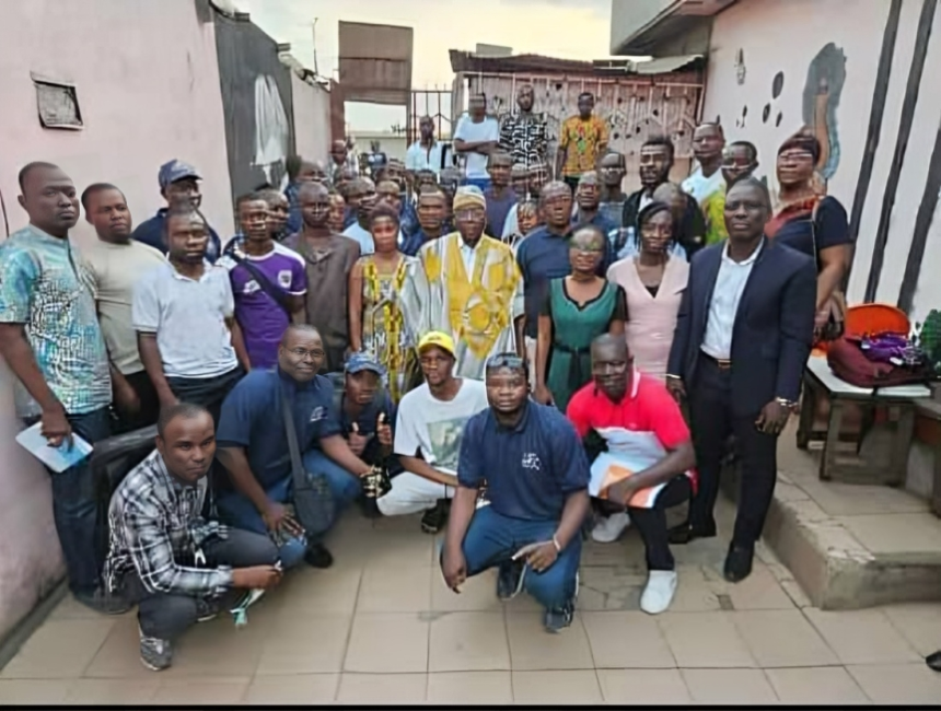 Photo de famille des militants ADCI Abobo