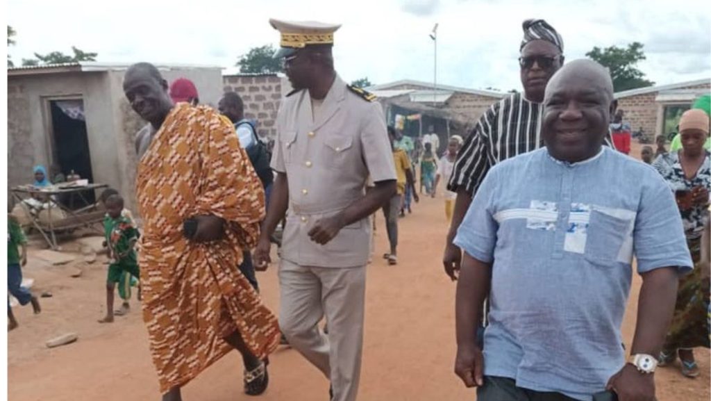 Daouda Bini Ouattara accompagné du préfet Koné Lobognon Jack