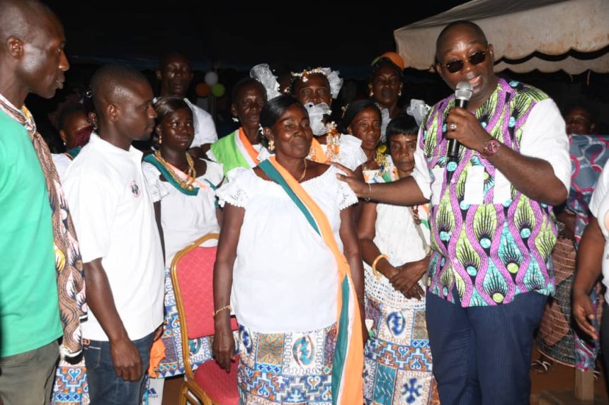 Dr Gustave Aboua et la présidente des amazones