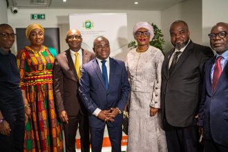 La délégation de MTN Côte d'Ivoire autour du ministre Ibrahim Kalil Konaté