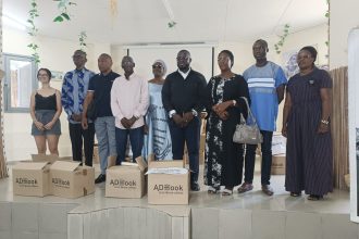 Photo de famille après le don