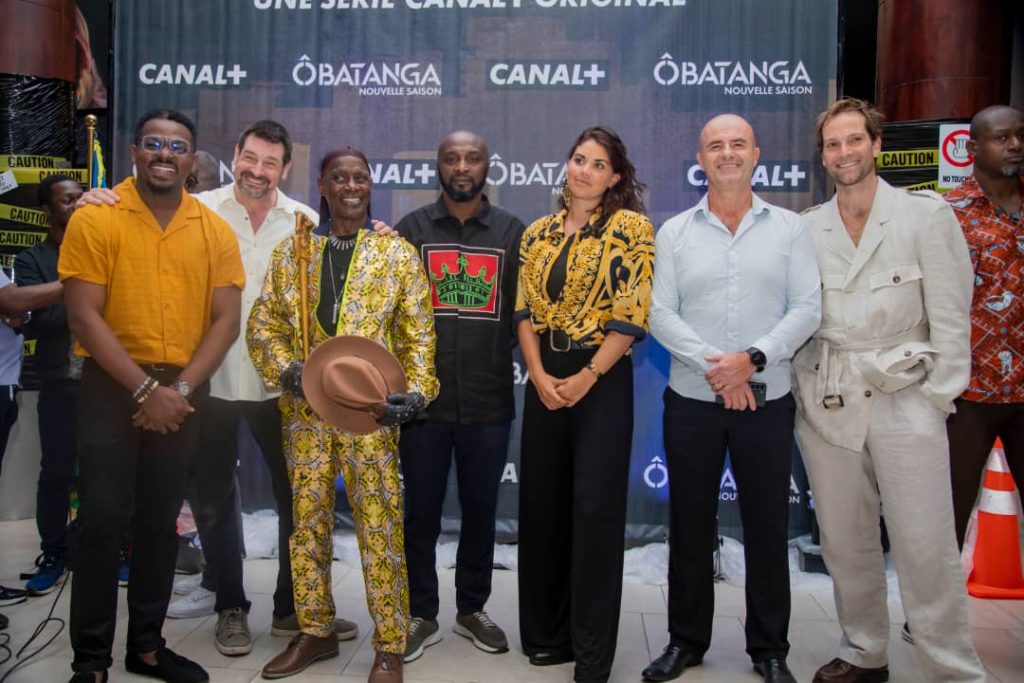 Quelques acteurs de "Ôbatanga" avec en avant Sidiki Bakaba