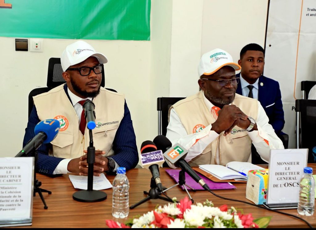 Le directeur de cabinet de la ministre Myss Belmonde Dogo, M. Joël Yves KOUADIO et M. COULIBALY Tiohozon Ibrahima, directeur général de l'OSCS