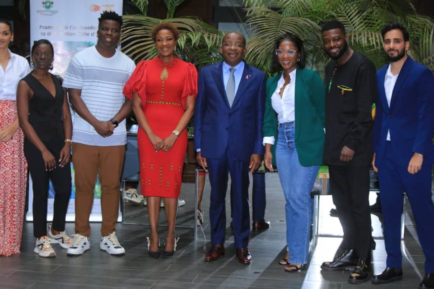Au centre le ministre Siandou Fofana et les influenceurs ivoiriens