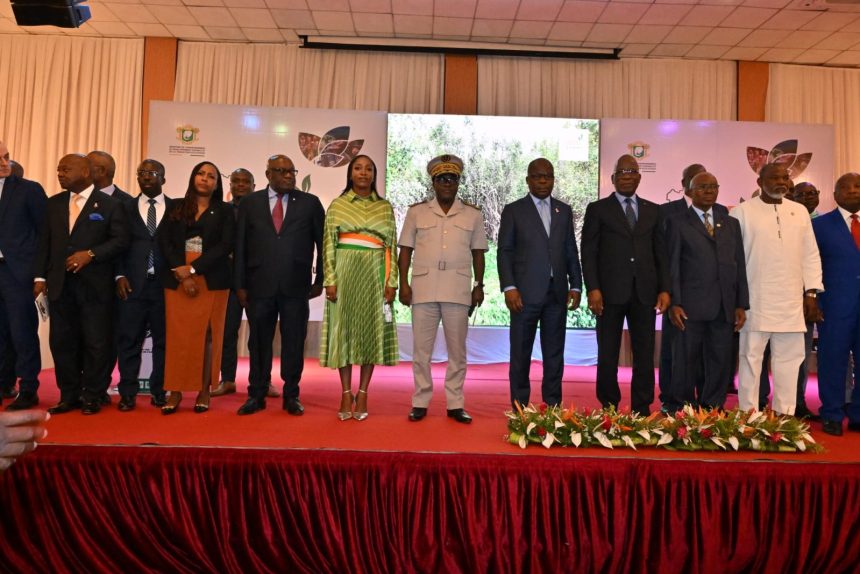 Photo de famille des officiels
